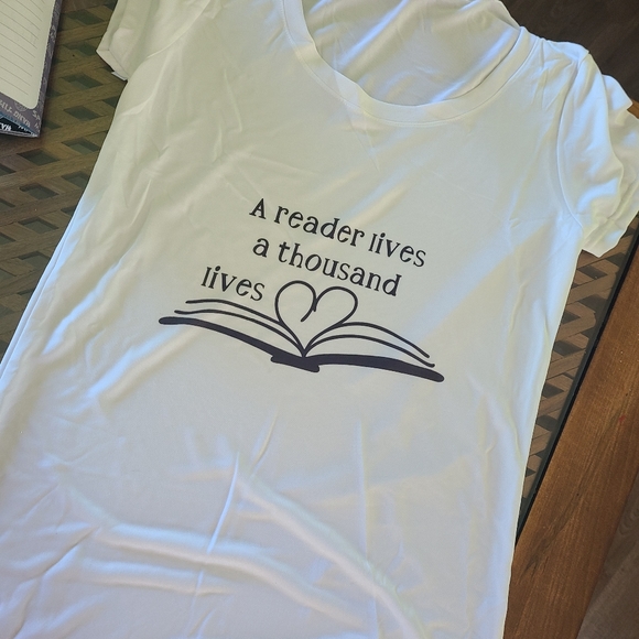 A reader lives a thousand lives - Picture 1 of 1